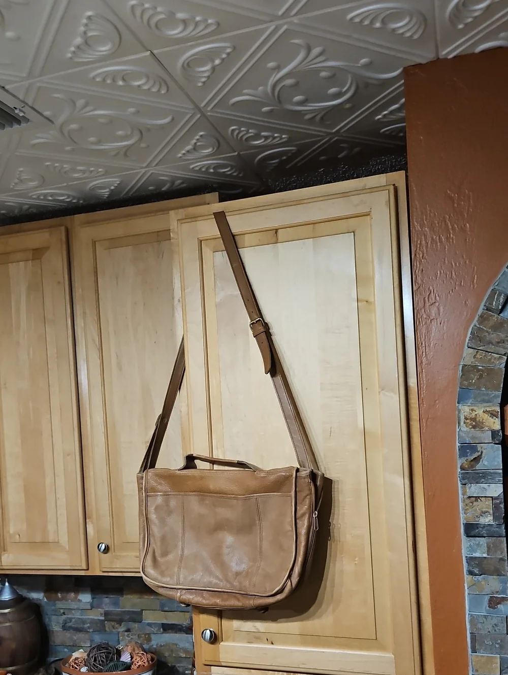 Wilsons Leather Tan Pebbled Leather Crossbody Shoulder Messenger Bag Briefcase